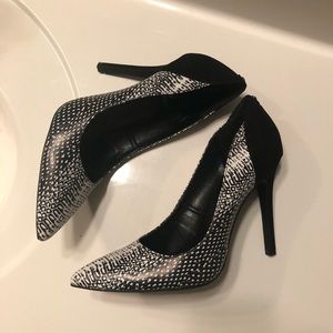 Guess Snakeskin Black Pumps